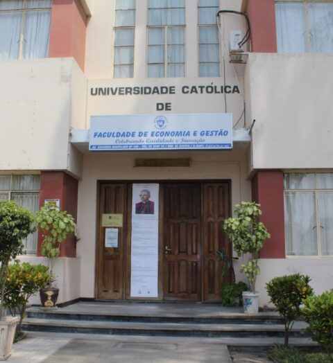 Faculdade-de-Economia-e-Gesto