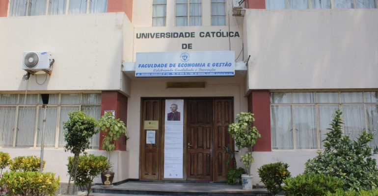 Faculdade-de-Economia-e-Gesto