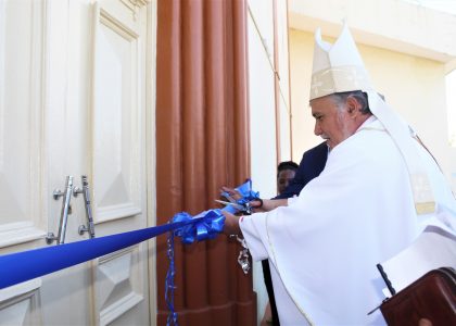 Dom Diamantino, inaugura a Igreja de Sao Tiago Maior
